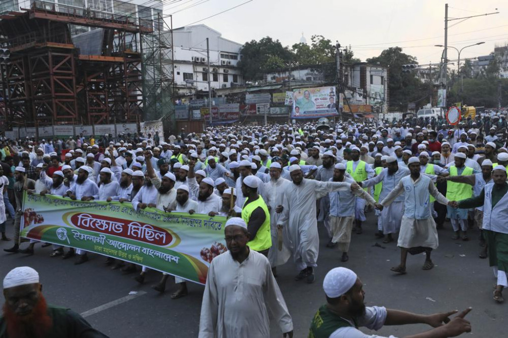 Muslims, Hindus protest amid communal violence in Bangladesh | Nepalnews