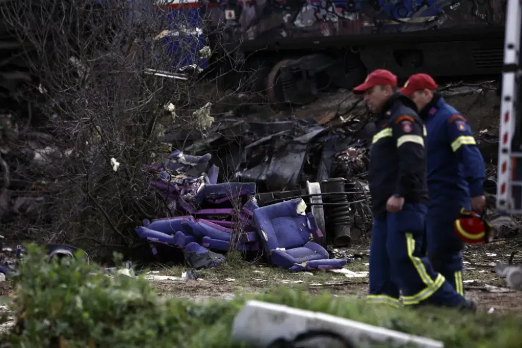 Greece: Crash victims returned to families
