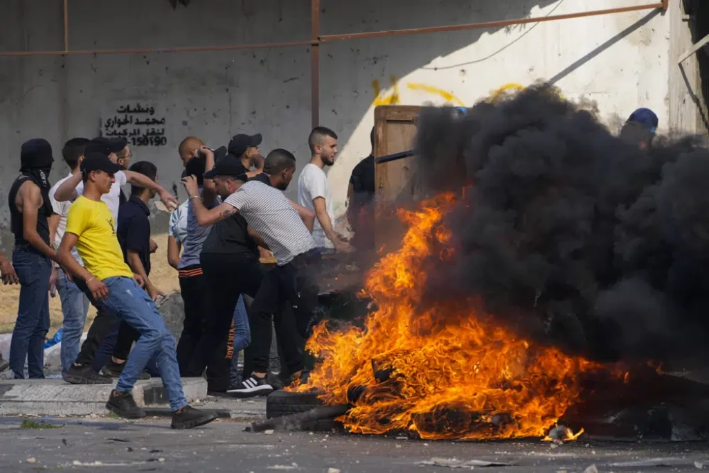 2 Israelis killed as Israeli, Palestinian officials meet