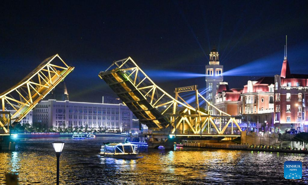 Louis Vuitton turns Seoul bridge into massive runway - News