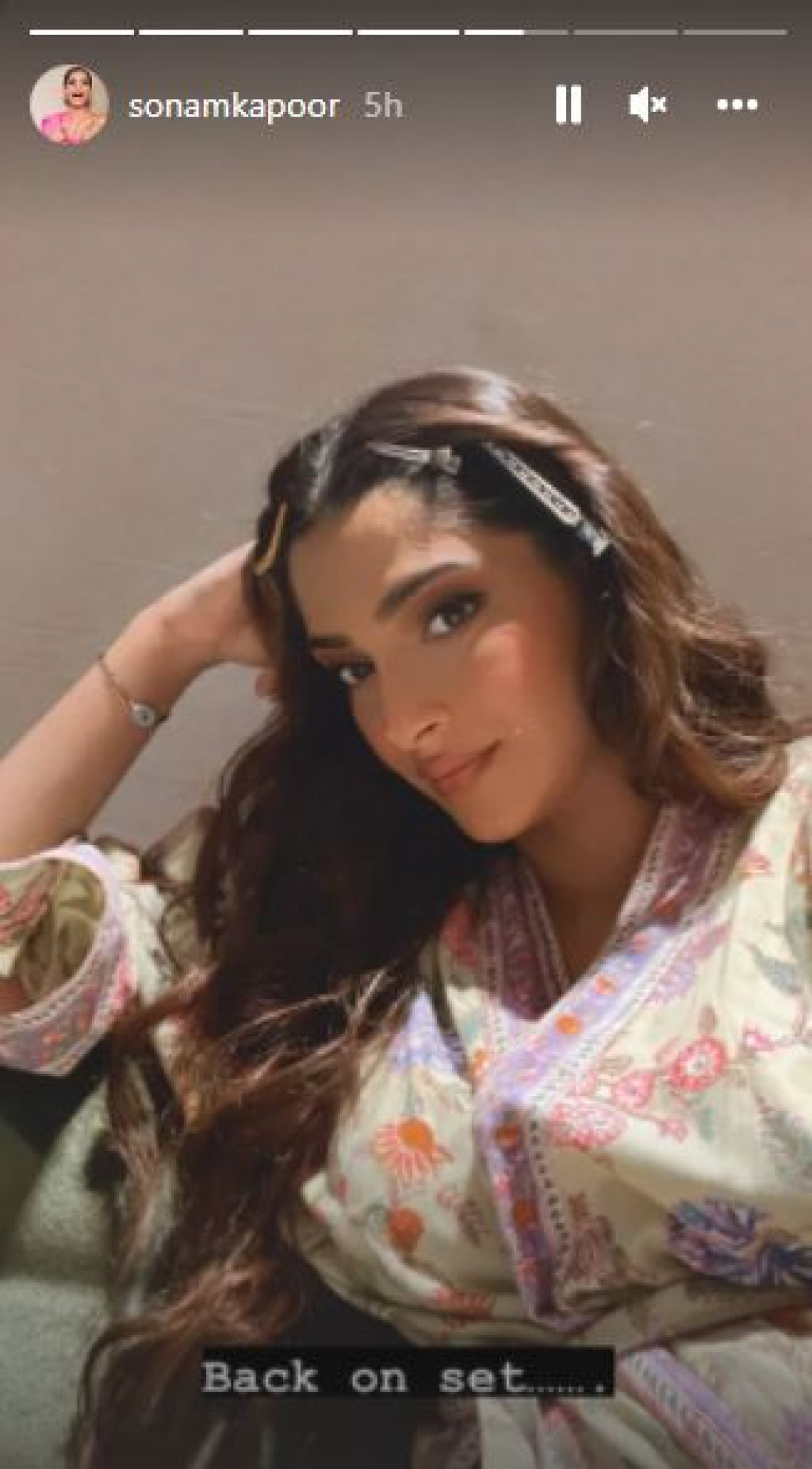 Soon-to-be-mom actor Sonam Kapoor shares radiant selfie | Nepalnews