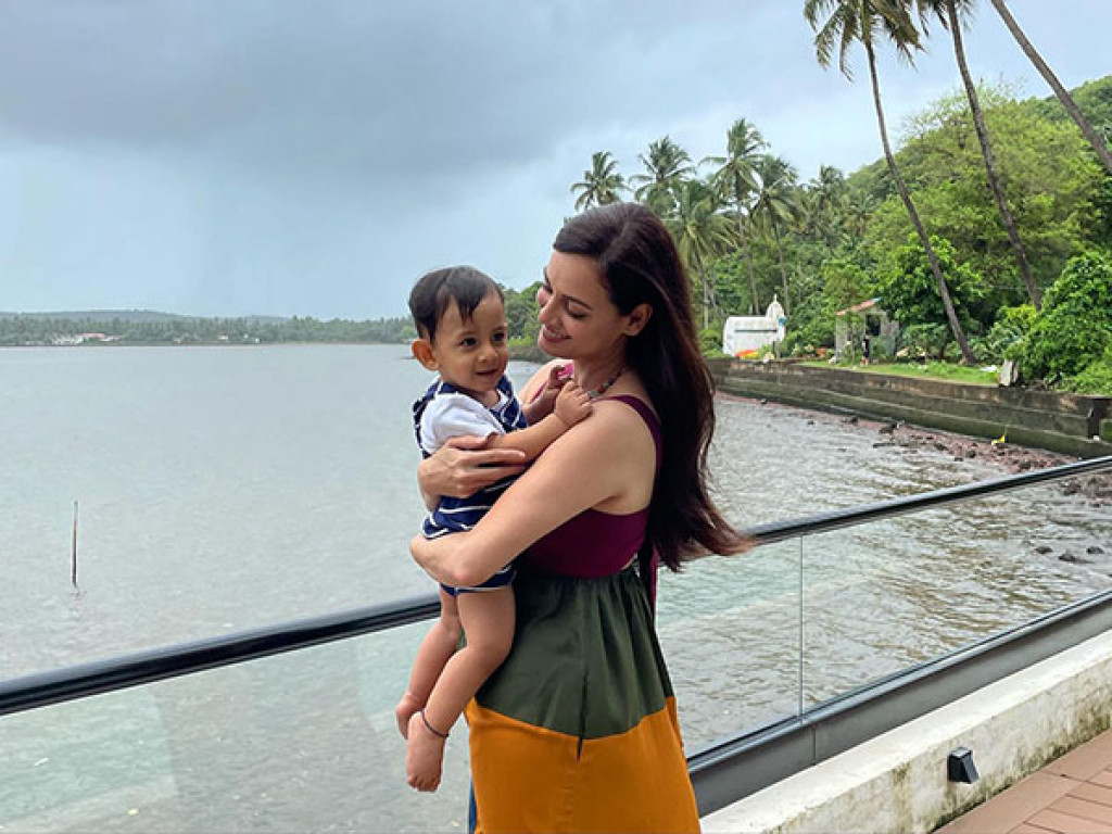 Dia Mirza Drops Adorable Picture With Baby | Nepalnews