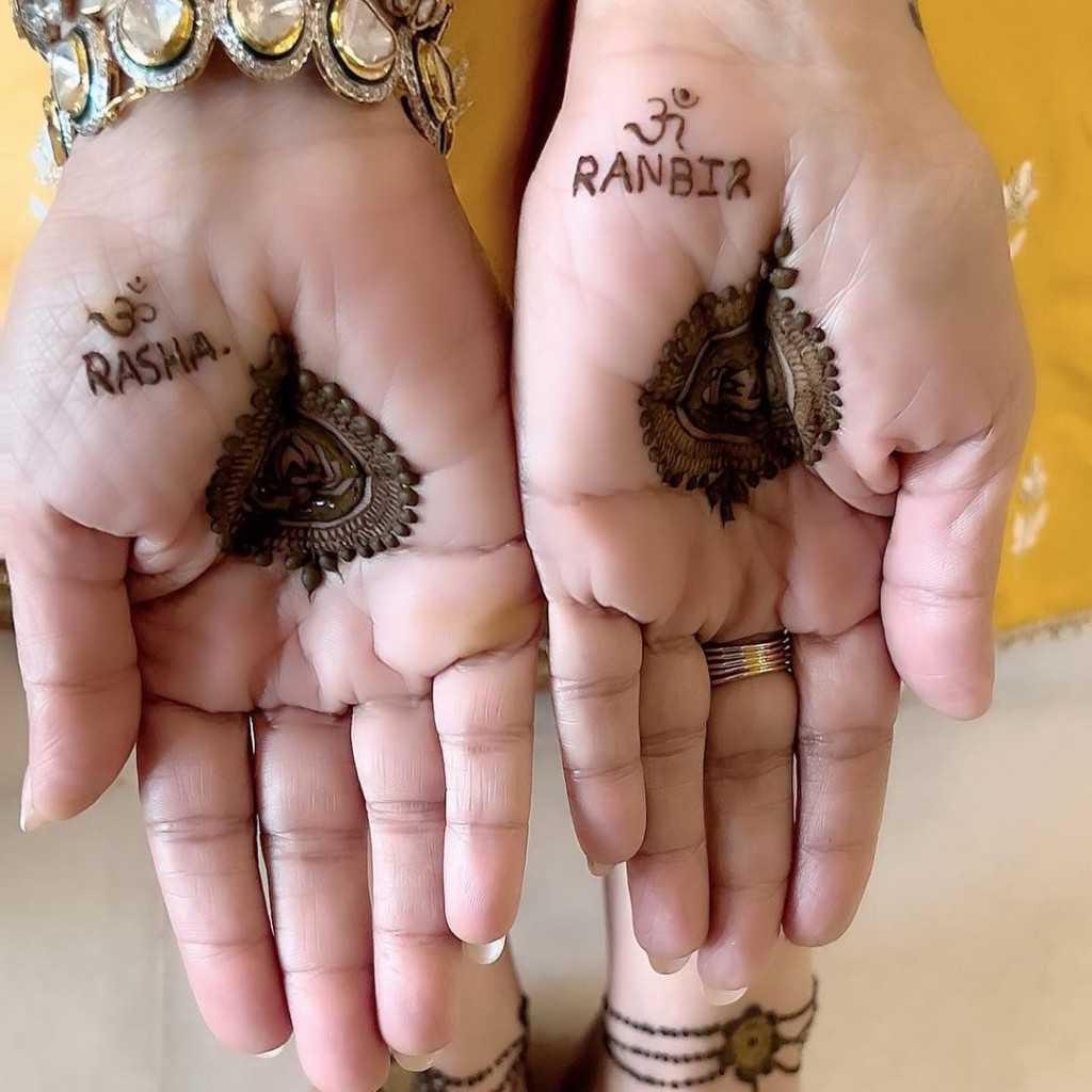 Shilpa Shetty's Engagement Ring Is Blinding Us In These Photos! |  MissMalini | Circle mehndi designs, Crystal wedding necklace, Henna designs  easy