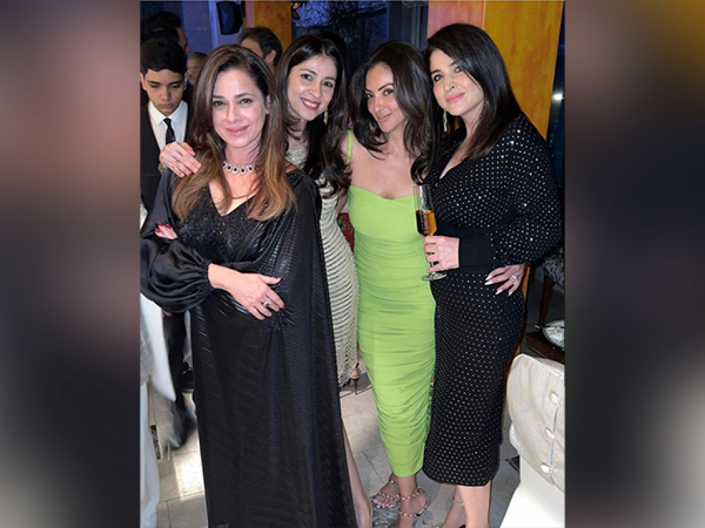 ‘Bollywood Wives’-fame actors party together
