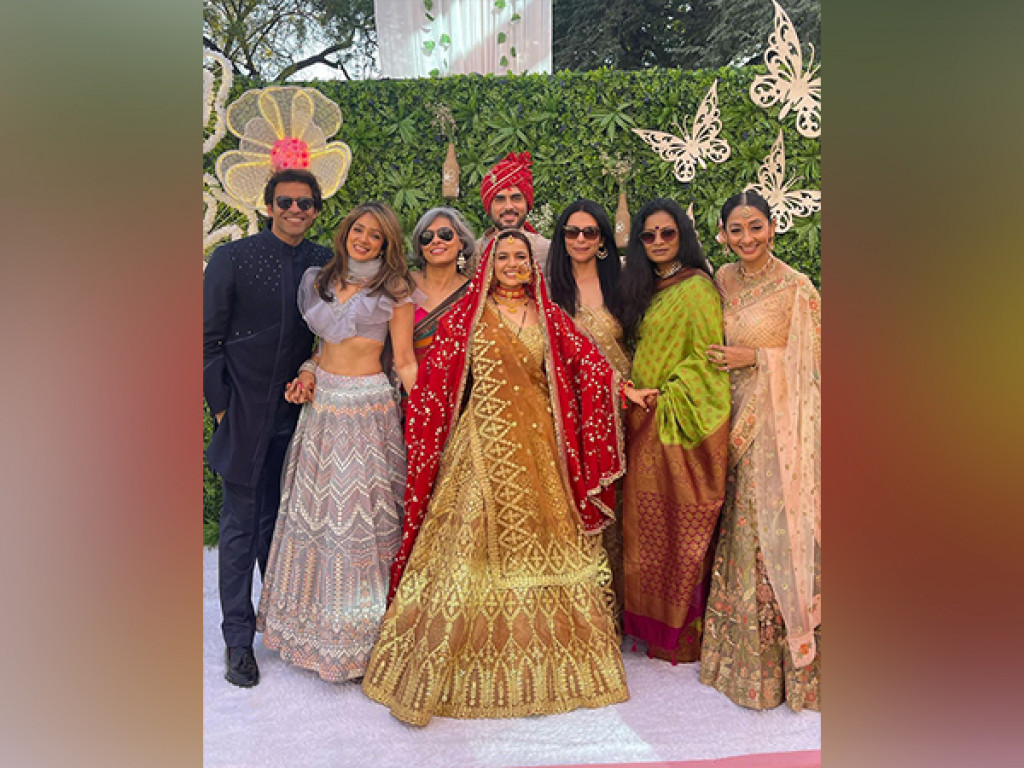 It’s a reunion of ‘Chak De! India’ girls at Chitrashi Rawat’s wedding