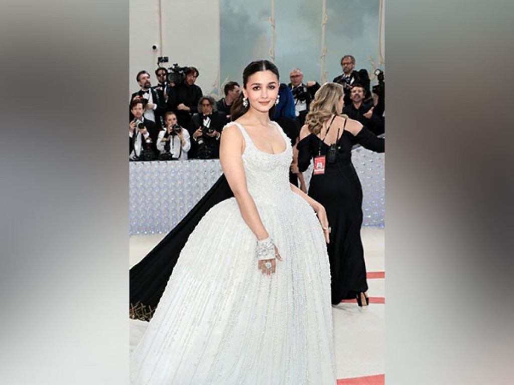 Did you know Alia Bhatt's MET Gala debut white gown was made with 100,000  pearls?