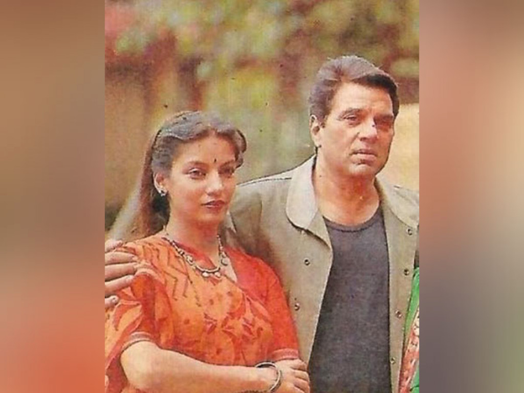 On Hema Malini's birthday, her best family photos with Dharmendra,  daughters Esha and Ahana | Entertainment Gallery News - The Indian Express