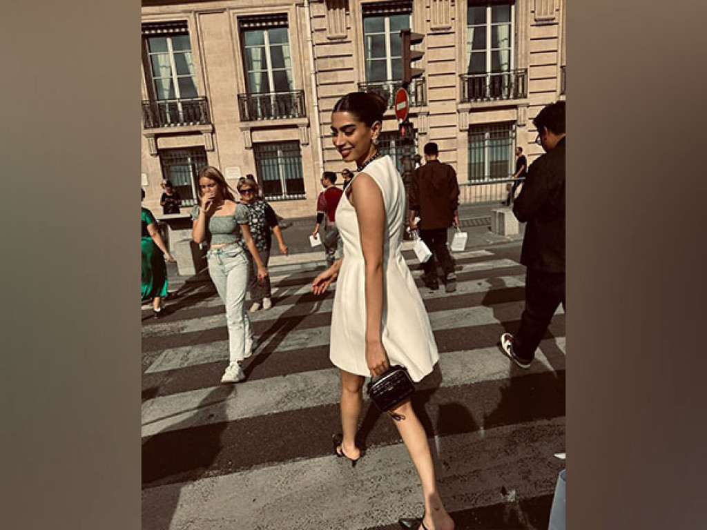 Indian Actor Khushi Kapoor turns heads at Paris Fashion Week | Nepalnews