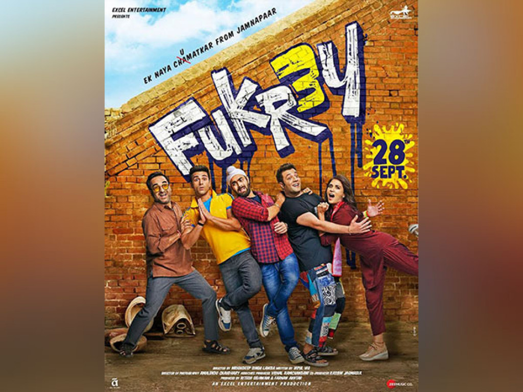 Fukrey 3 Public Review: Fans gave crazy reaction after meeting Fukrey! ,  ENT LIVE | Fukrey 3 Public Review : फुकरों से मिलकर फैंस ने दिया Crazy  Reaction ! | ENT LIVE