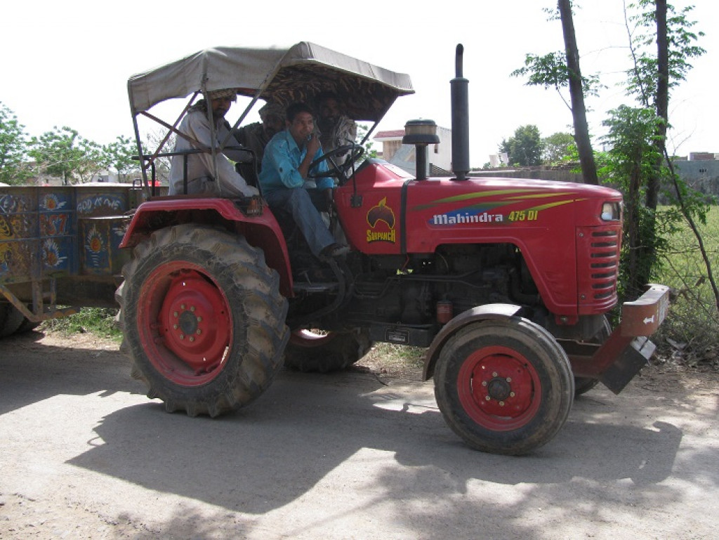 Indian citizen dies after falling from a tractor
