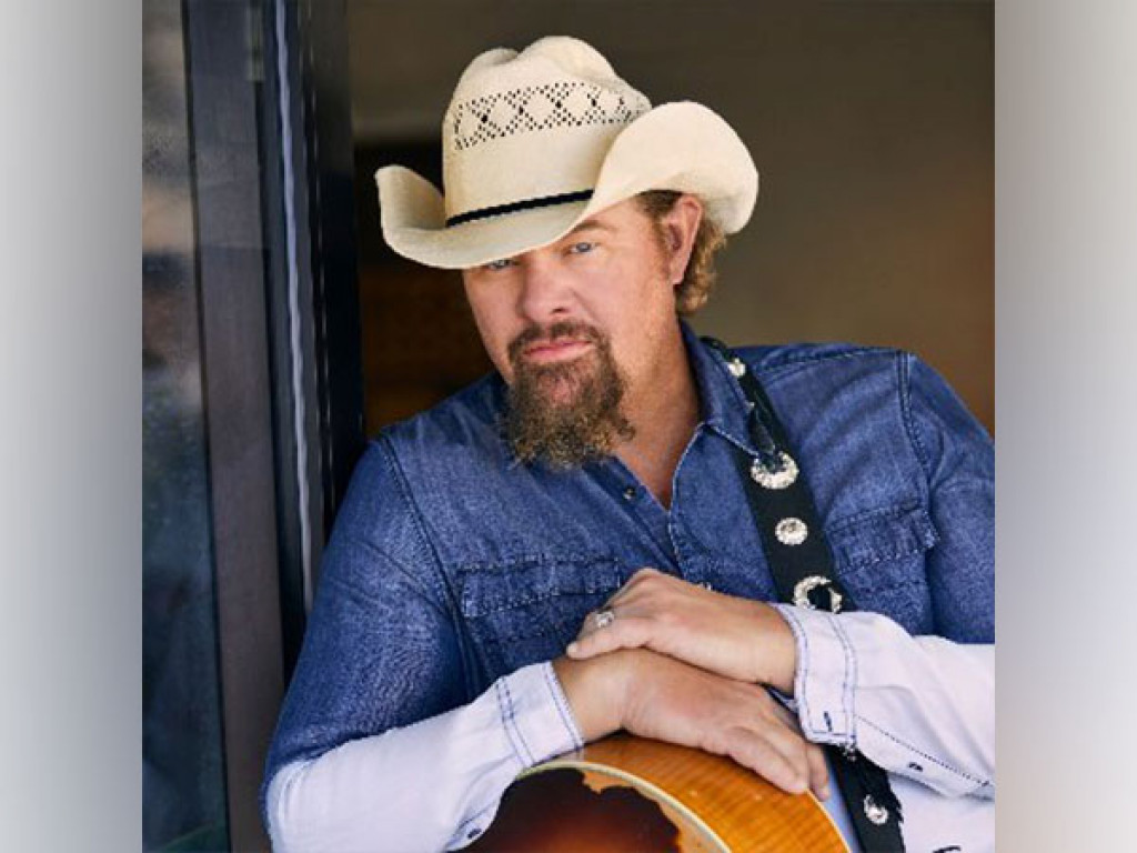 Toby Keith reveals stomach cancer battle, talks chemo, radiation
