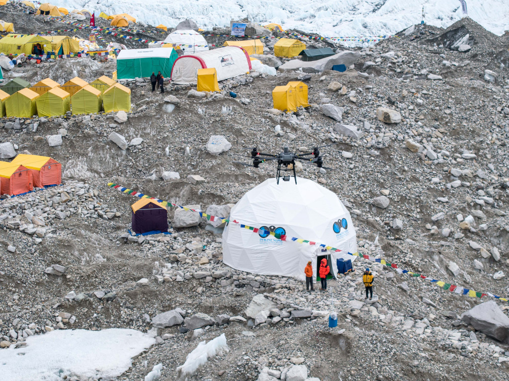 Snapshot taken from a video shows a DJI drone during a delivery test at the Base Camp on Mount Qomolangma on April 30, 2024. DJI has successfully completed the first-ever drone delivery tests on Mount Qomolangma from the Nepali side, paving the way for facilitating high-altitude mountaineering, emergency rescue and environmental protection operations, the Chinese drone maker announced Wednesday.
  A DJI FlyCart 30 was used in the April tests, during which three oxygen bottles and 1.5 kg of other supplies were flown from the Base Camp (at an altitude of 5,364 meters) to Camp 1 (at about 6,000 meters) of the world's highest peak, and trash was carried down on the return trip. (Xinhua)