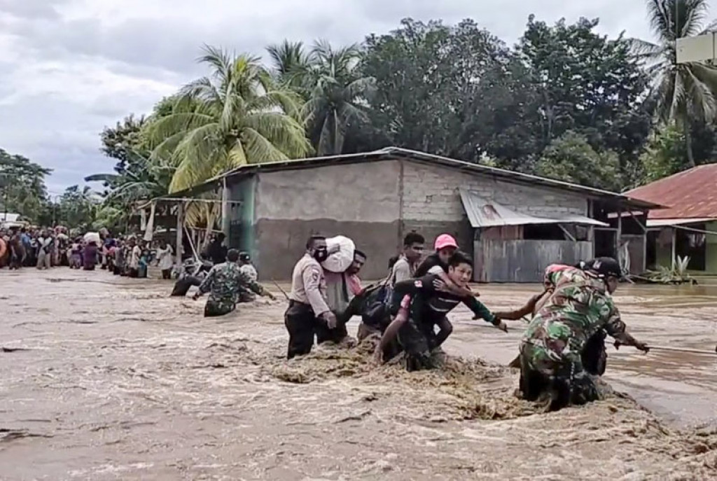 Indonesian Rescuers Dig For People Buried In Landslides | Nepalnews