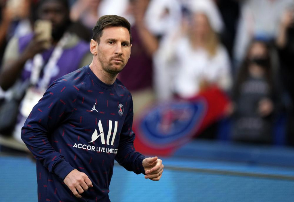 Messi to leave Paris St-Germain at end of season, coach confirms