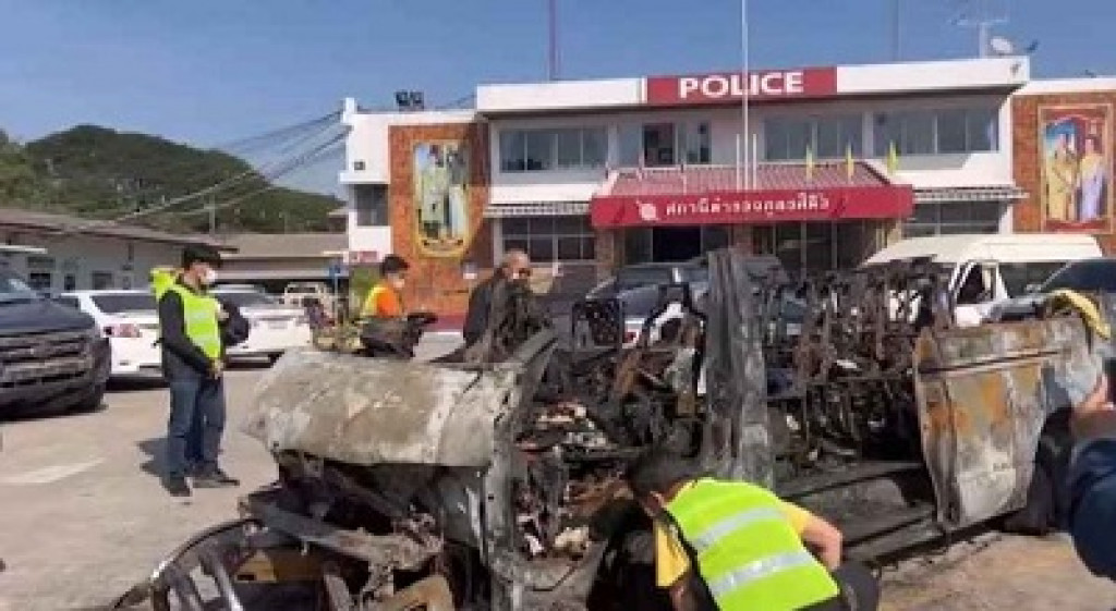 2 children among 11 burned to death in a van crash in Thailand