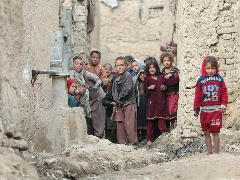 Afghan children receive free education